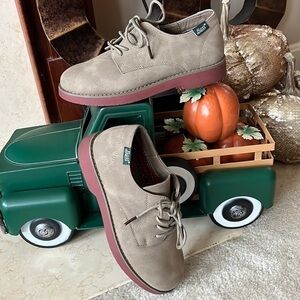 Brand New Bass Junior Bucks Taupe Oxford Casual Dress Shoes Boys Nubucks Lace Up